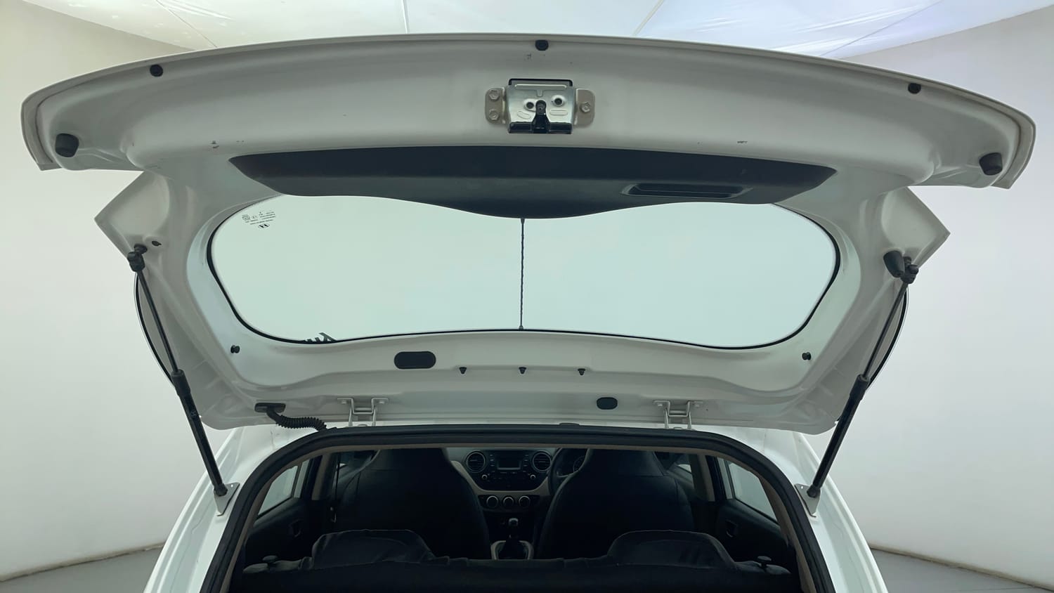 Used 2018 Hyundai Grand i10 Magna 1.2 Kappa VTVT Petrol Manual interior DICKY DOOR OPEN VIEW
