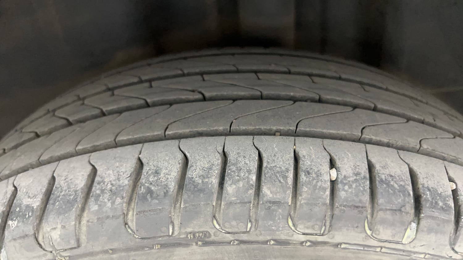 Used 2019 Volkswagen Vento Highline Plus 1.5 AT (D) 16 Alloy Diesel Automatic tyres LEFT REAR TYRE TREAD VIEW