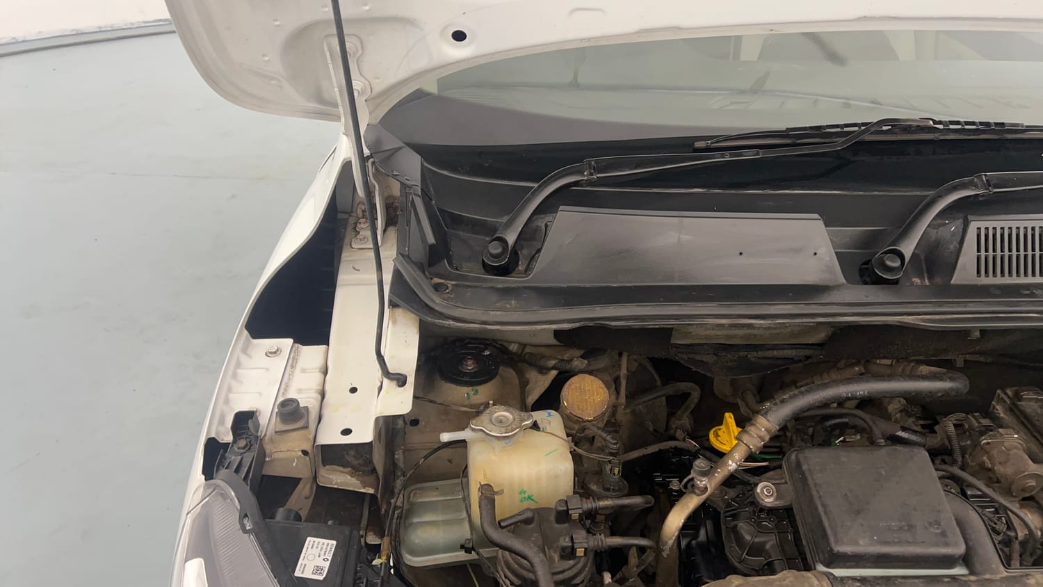 Used 2023 Renault Triber RXZ Dual Tone Petrol Manual engine ENGINE RIGHT SIDE HINGE & APRON VIEW