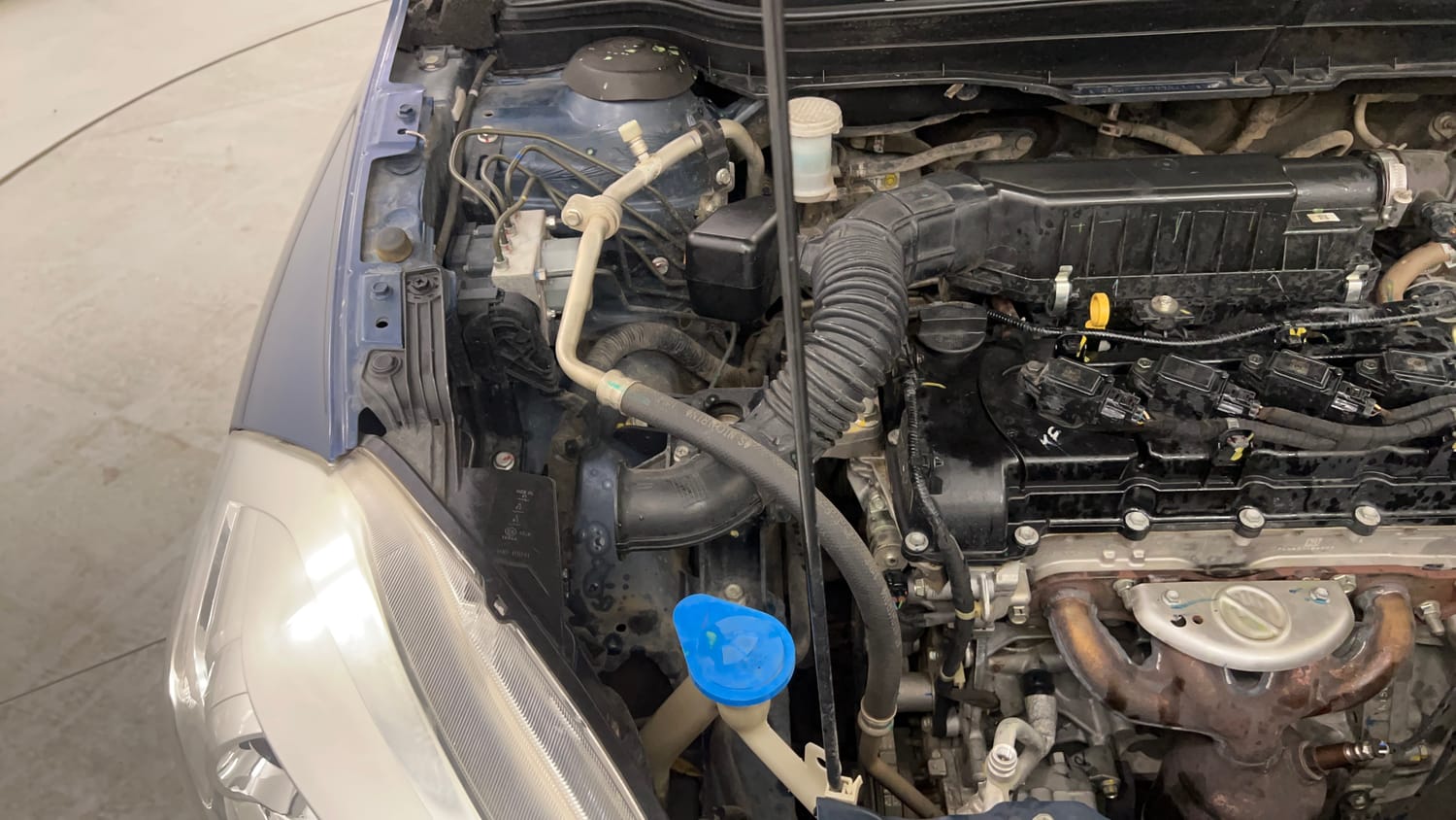 Used 2021 Maruti Suzuki S-Cross Zeta Petrol Manual engine ENGINE RIGHT SIDE VIEW