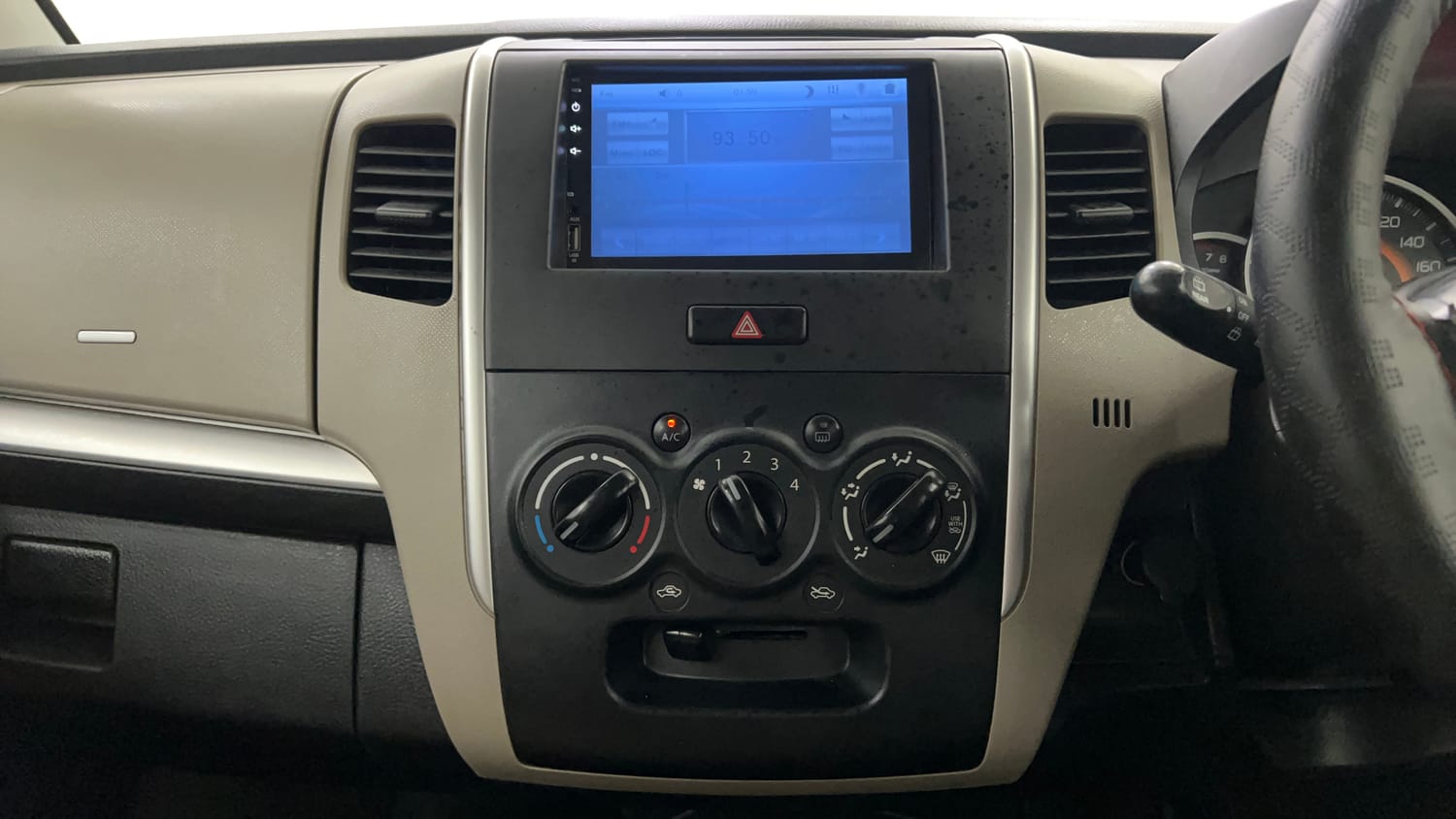 Used 2015 Maruti Suzuki Wagon R VXI Petrol Manual interior MUSIC SYSTEM & AC CONTROL VIEW
