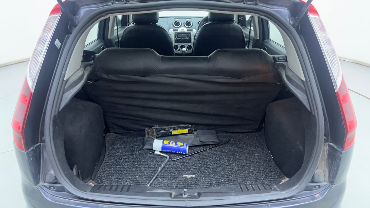 Used 2011 Ford Figo Duratec Petrol Titanium 1.2 Petrol Manual interior DICKY INSIDE VIEW