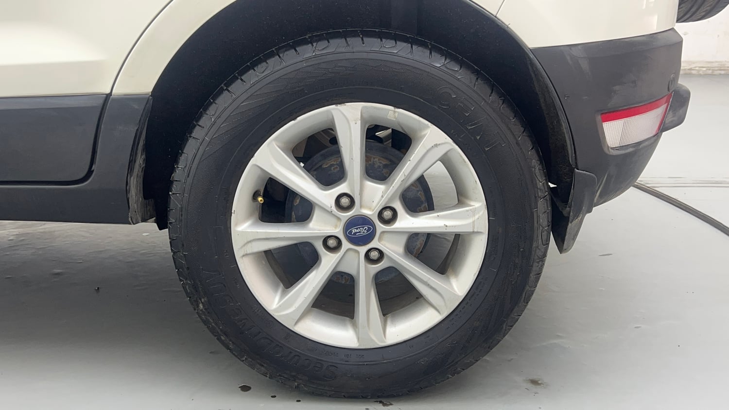 Used 2018 Ford EcoSport Titanium 1.5L TDCi Diesel Manual tyres LEFT REAR TYRE RIM VIEW