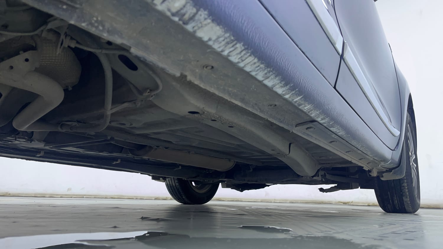 Used 2018 Maruti Suzuki Dzire ZXi Plus AMT Petrol Automatic extra REAR RIGHT UNDERBODY VIEW