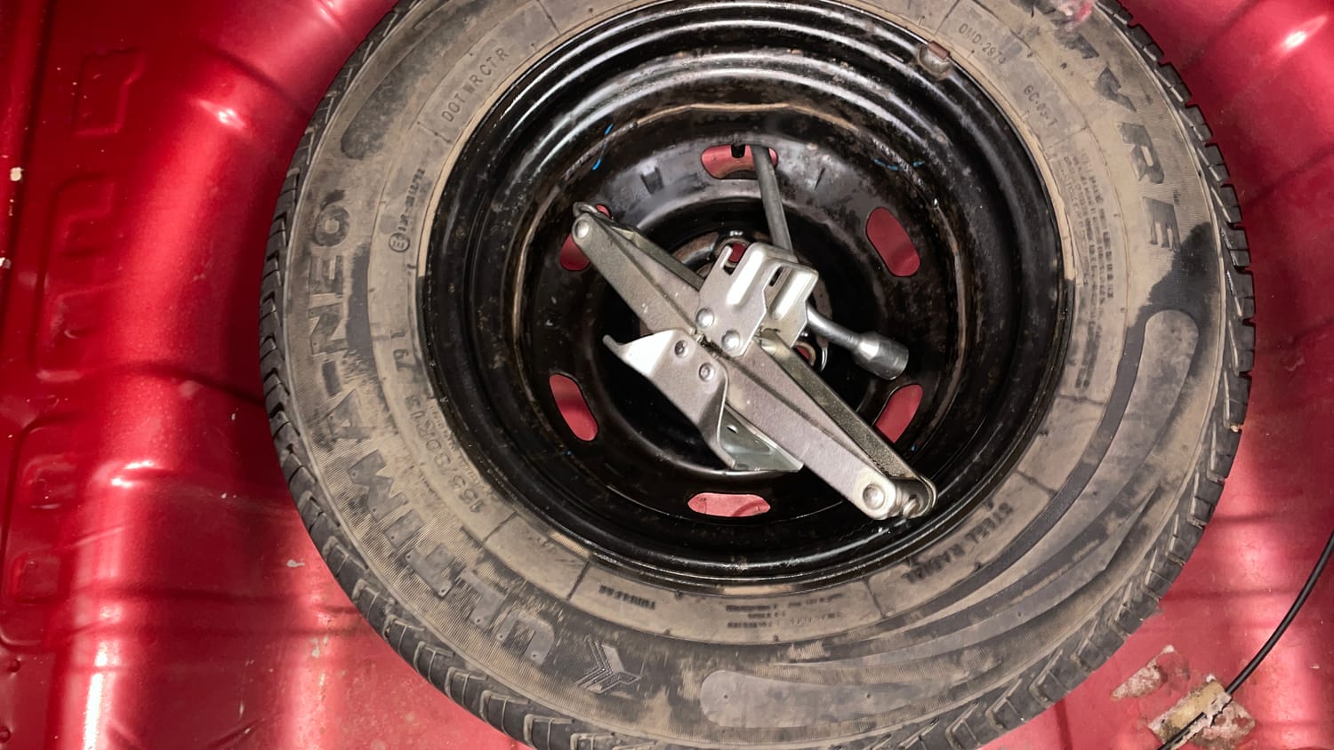 Used 2016 Renault Kwid RXT Petrol Manual tyres SPARE TYRE VIEW
