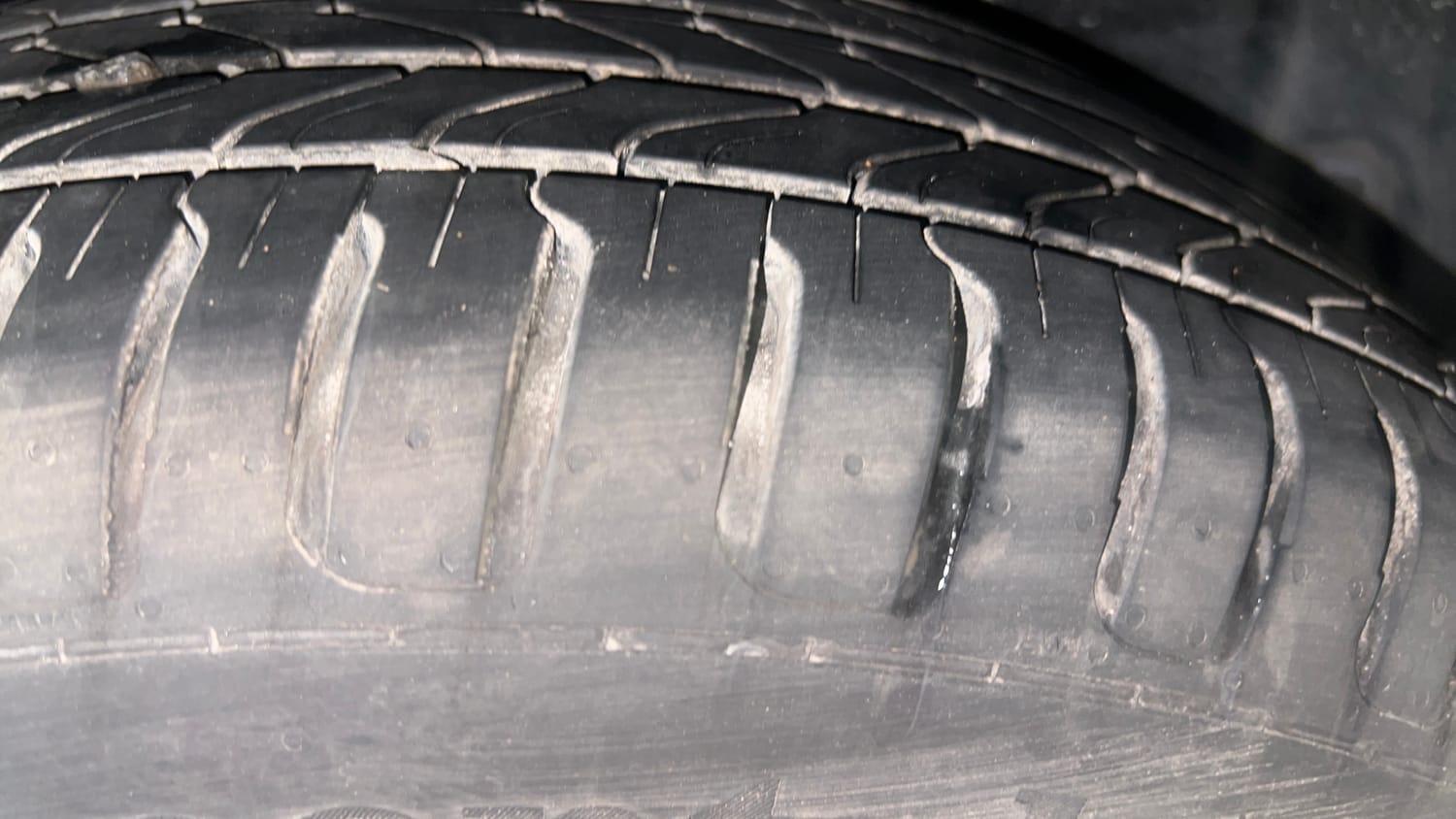 Used 2016 Maruti Suzuki Ertiga ZXI Petrol Manual tyres RIGHT REAR TYRE TREAD VIEW