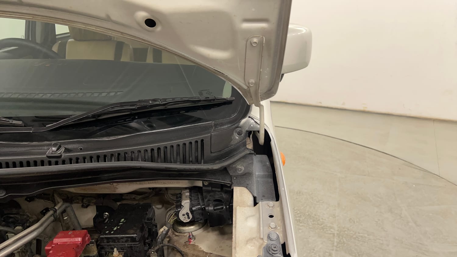 Used 2015 Maruti Suzuki Wagon R VXI Petrol Manual engine ENGINE LEFT SIDE HINGE & APRON VIEW