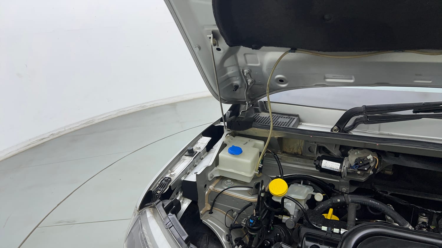 Used 2021 Renault Kwid RXT 1.0 (O) Petrol Manual engine ENGINE RIGHT SIDE HINGE & APRON VIEW