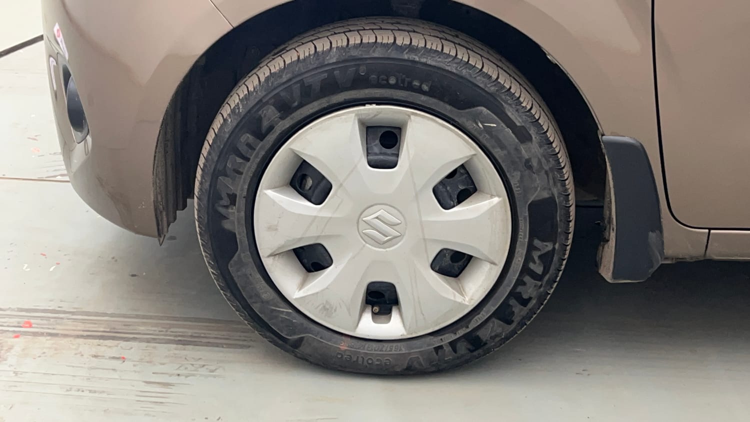 Used 2022 Maruti Suzuki Wagon R VXI 1.0 Petrol Manual tyres LEFT FRONT TYRE RIM VIEW