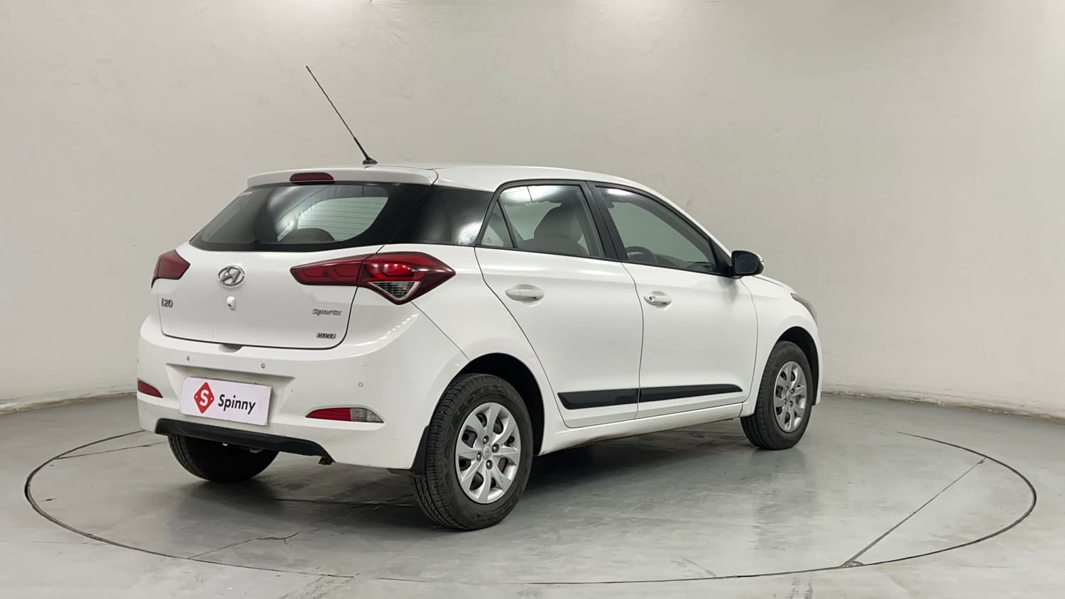 Used 2016 Hyundai Elite i20 Sportz 1.2 Petrol Manual exterior RIGHT REAR CORNER VIEW