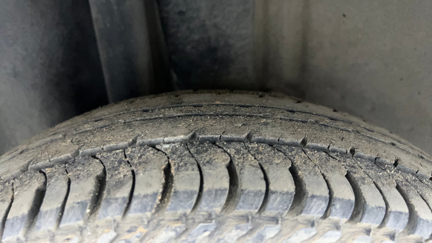 Used 2011 Ford Figo Duratec Petrol Titanium 1.2 Petrol Manual tyres RIGHT REAR TYRE TREAD VIEW