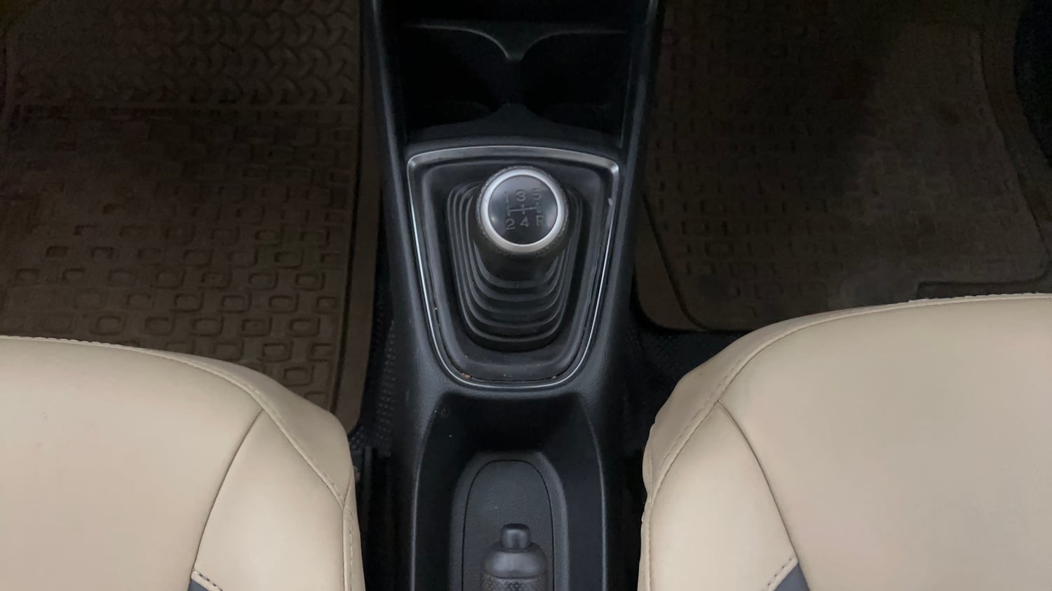 Used 2018 Honda Amaze 1.2 VX MT Petrol Petrol Manual interior GEAR  KNOB VIEW