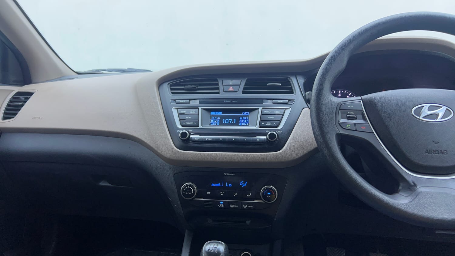 Used 2016 Hyundai Elite i20 Sportz 1.2 Petrol Manual interior MUSIC SYSTEM & AC CONTROL VIEW