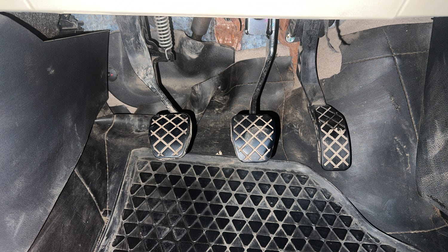 Used 2014 Volkswagen Polo Comfortline 1.2L (P) Petrol Manual interior PEDALS VIEW
