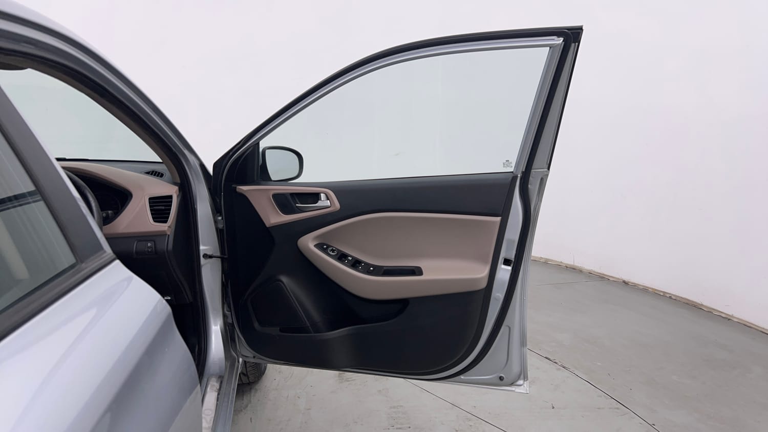 Used 2020 Hyundai Elite i20 Sportz Plus 1.2 Petrol Manual interior RIGHT FRONT DOOR OPEN VIEW