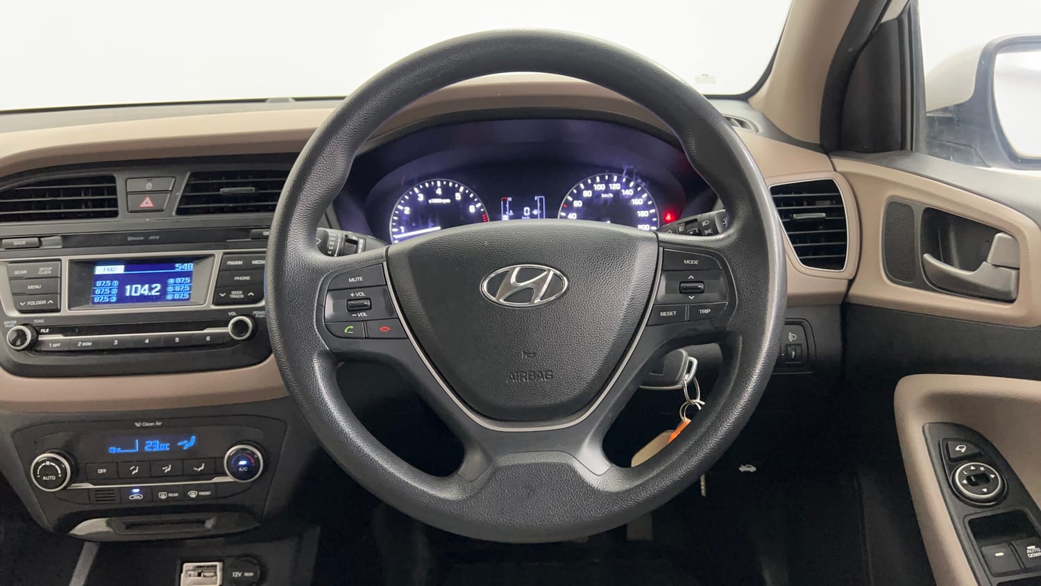 Used 2016 Hyundai Elite i20 Sportz 1.2 Petrol Manual interior STEERING VIEW