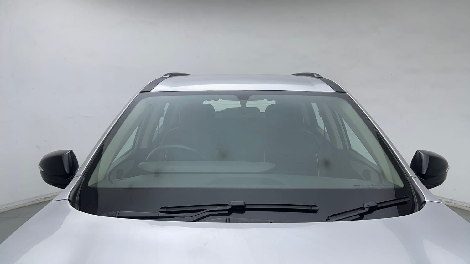 Used 2022 Mahindra XUV700 AX 3 Petrol AT 5 STR Petrol Automatic exterior FRONT WINDSHIELD VIEW