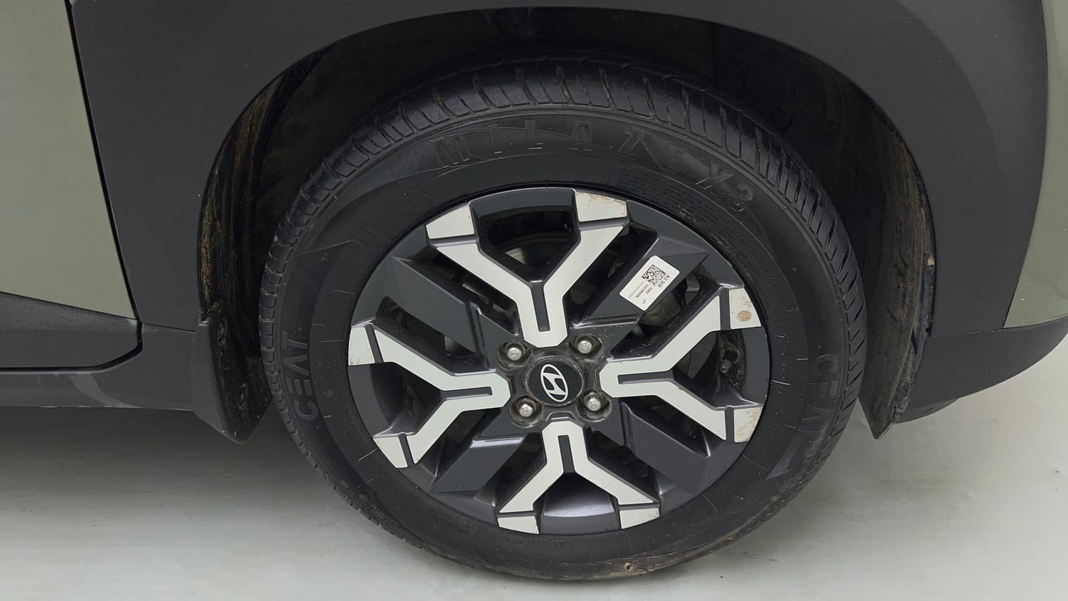 Used 2023 Hyundai Exter SX (O) Connect 1.2 AMT Petrol Automatic tyres RIGHT FRONT TYRE RIM VIEW