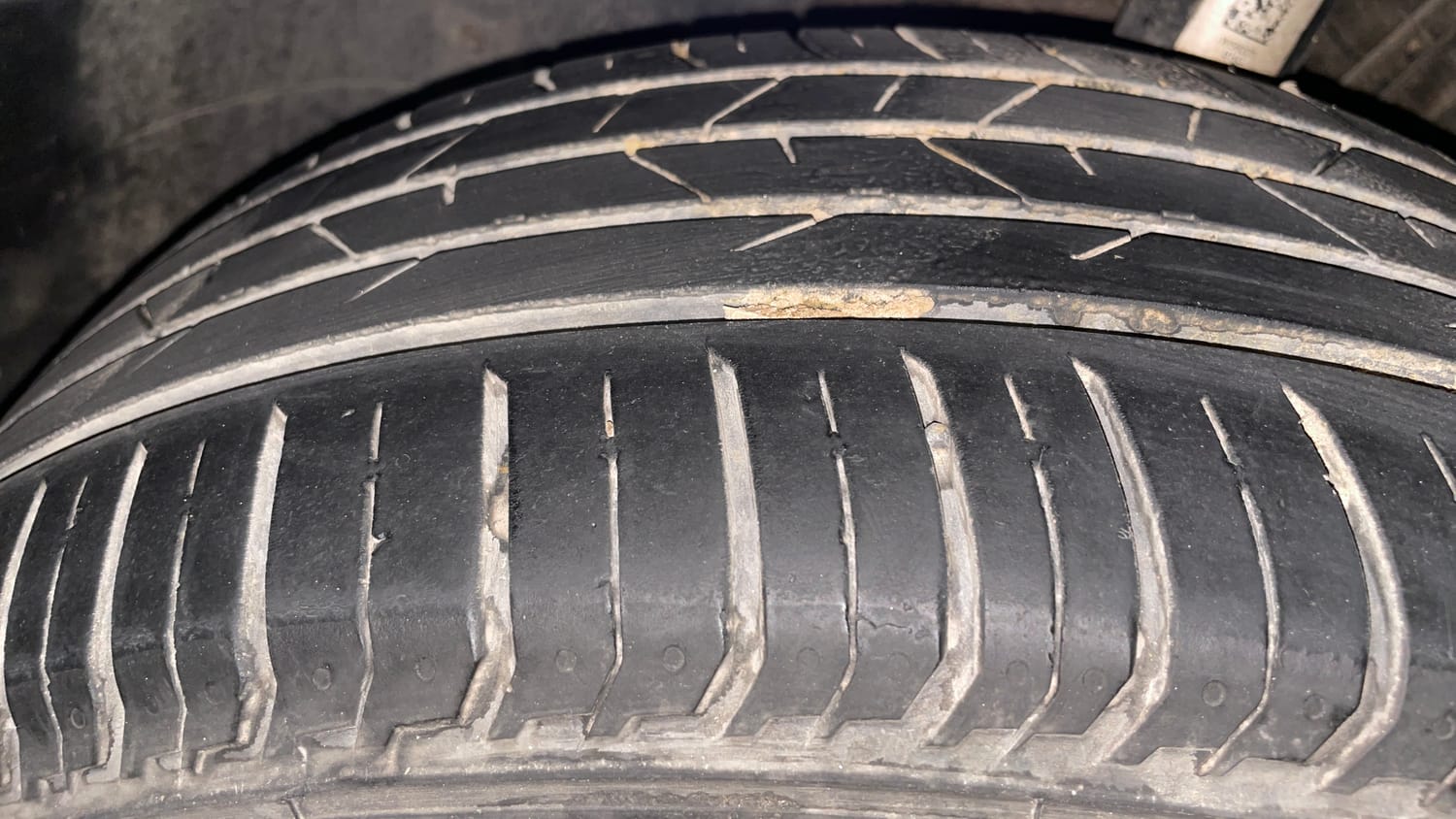Used 2023 Skoda Slavia Style 1.5L TSI DSG Petrol Automatic tyres LEFT FRONT TYRE TREAD VIEW