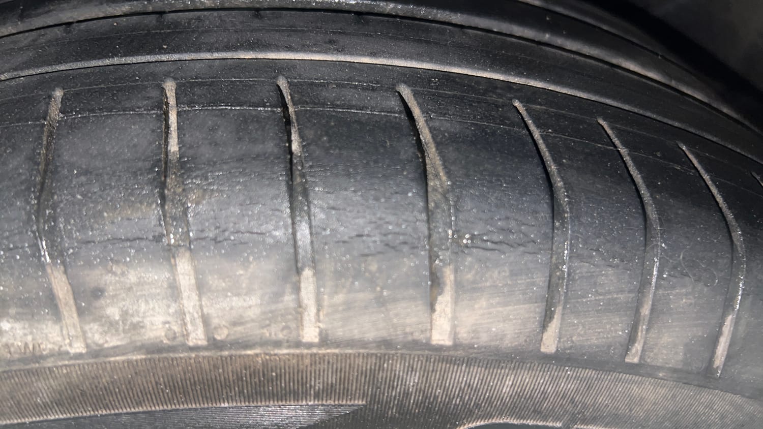 Used 2020 Skoda Superb L&K AT Petrol Automatic tyres LEFT REAR TYRE TREAD VIEW