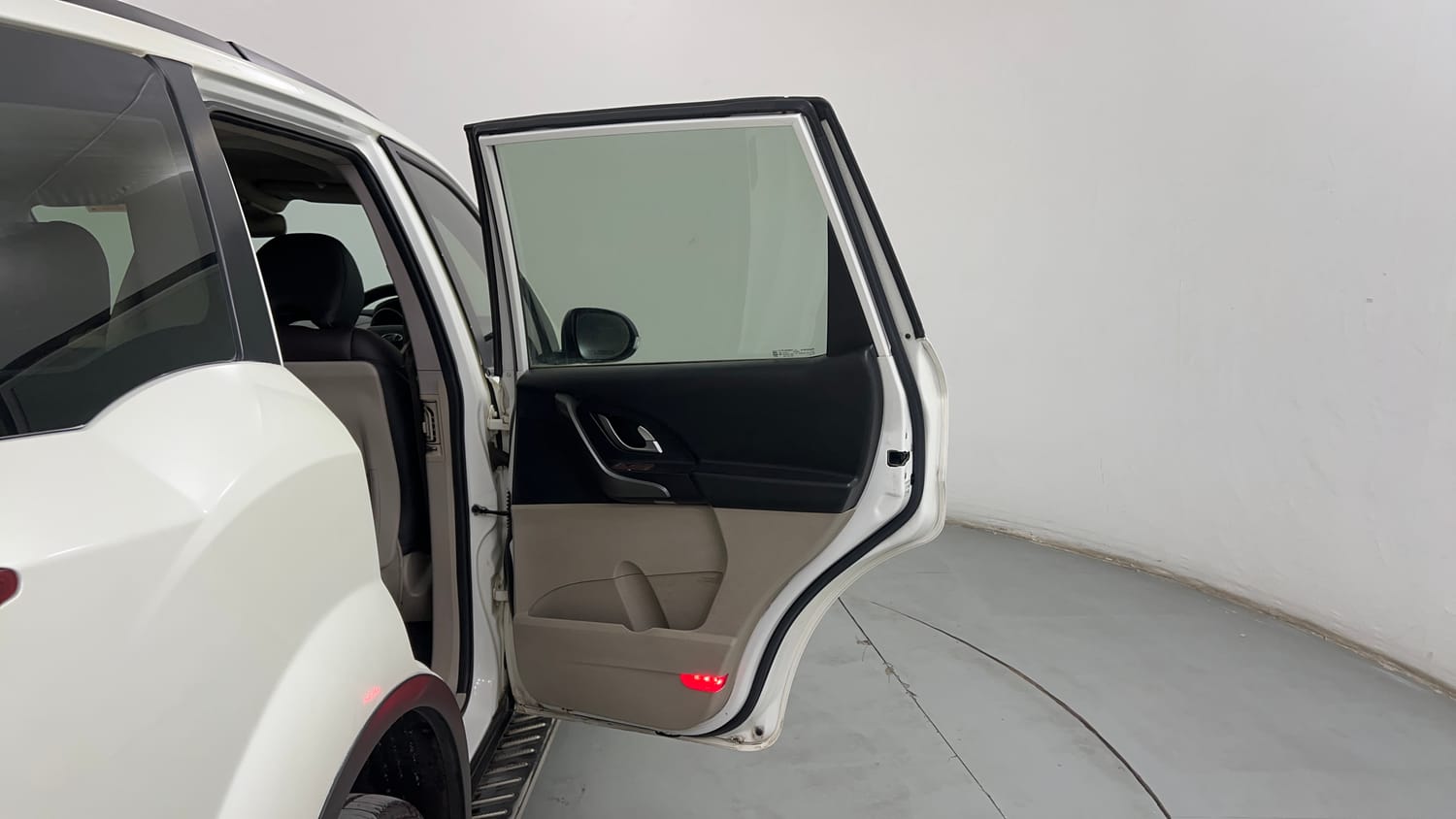Used 2017 Mahindra XUV500 W10 Diesel Manual interior RIGHT REAR DOOR OPEN VIEW