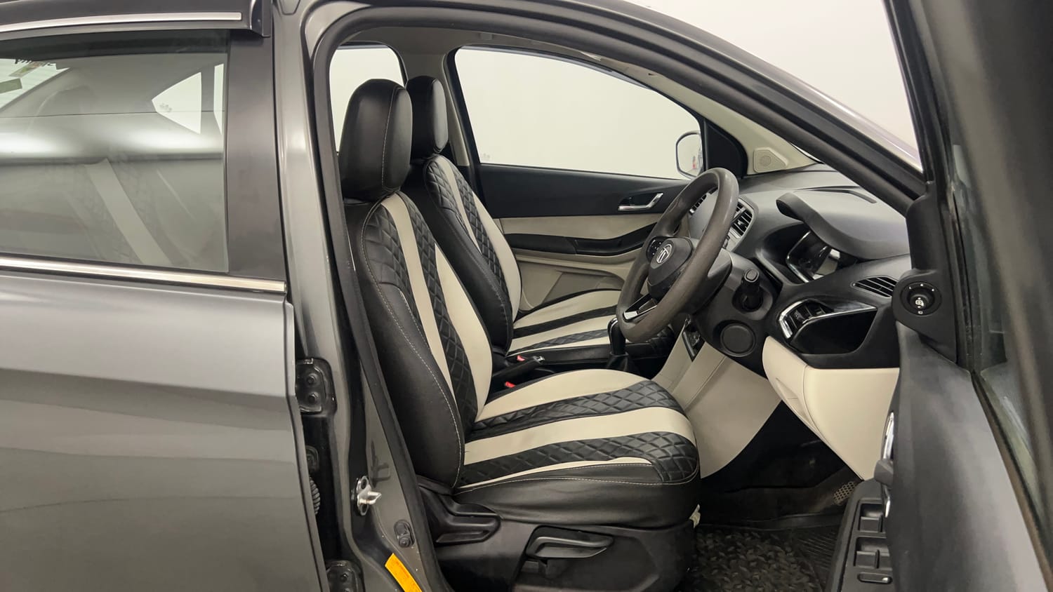 Used 2023 Tata Tigor XZ Plus CNG Cng Manual interior RIGHT SIDE FRONT DOOR CABIN VIEW