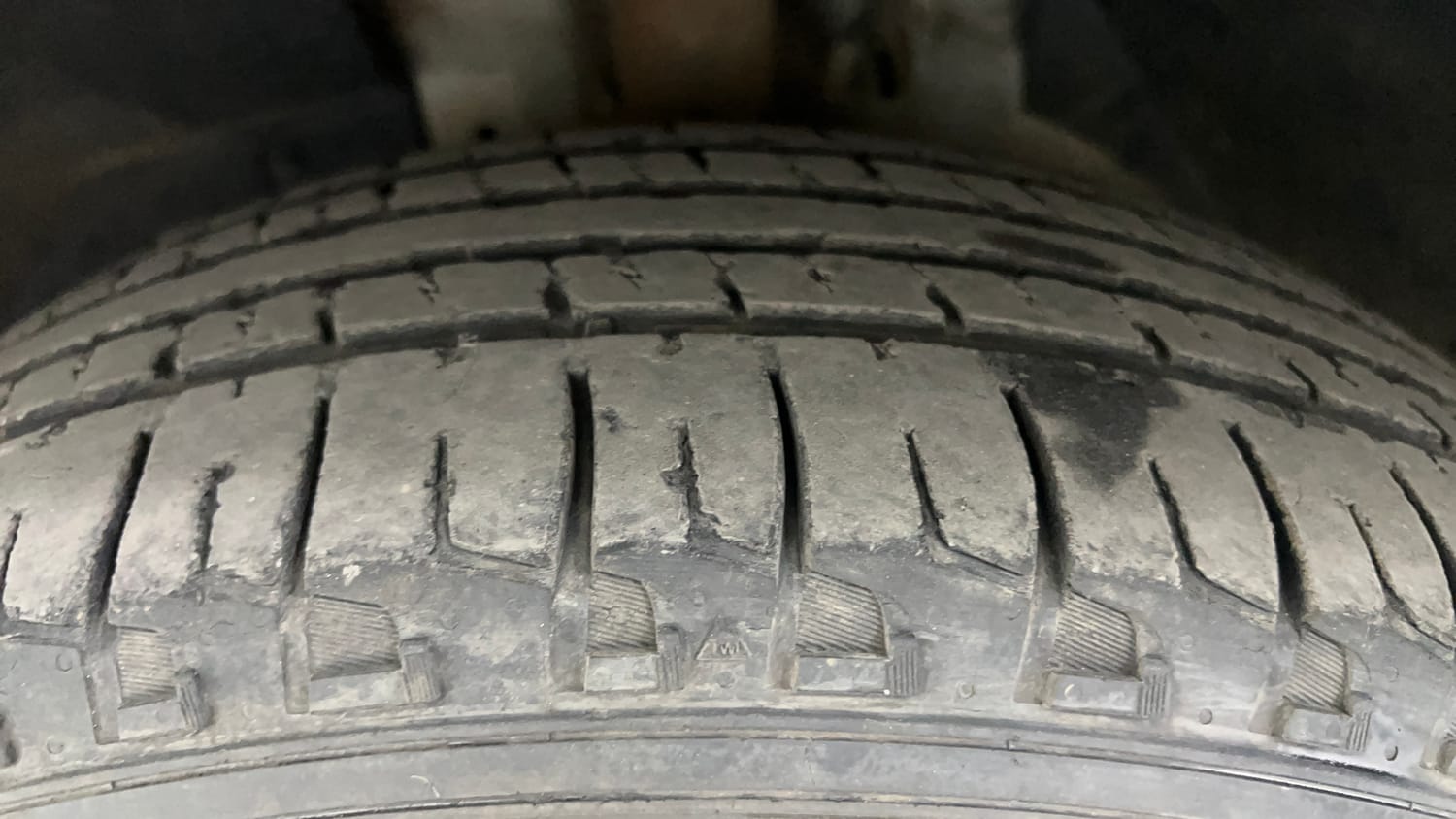 Used 2017 Mahindra XUV500 W10 Diesel Manual tyres LEFT FRONT TYRE TREAD VIEW