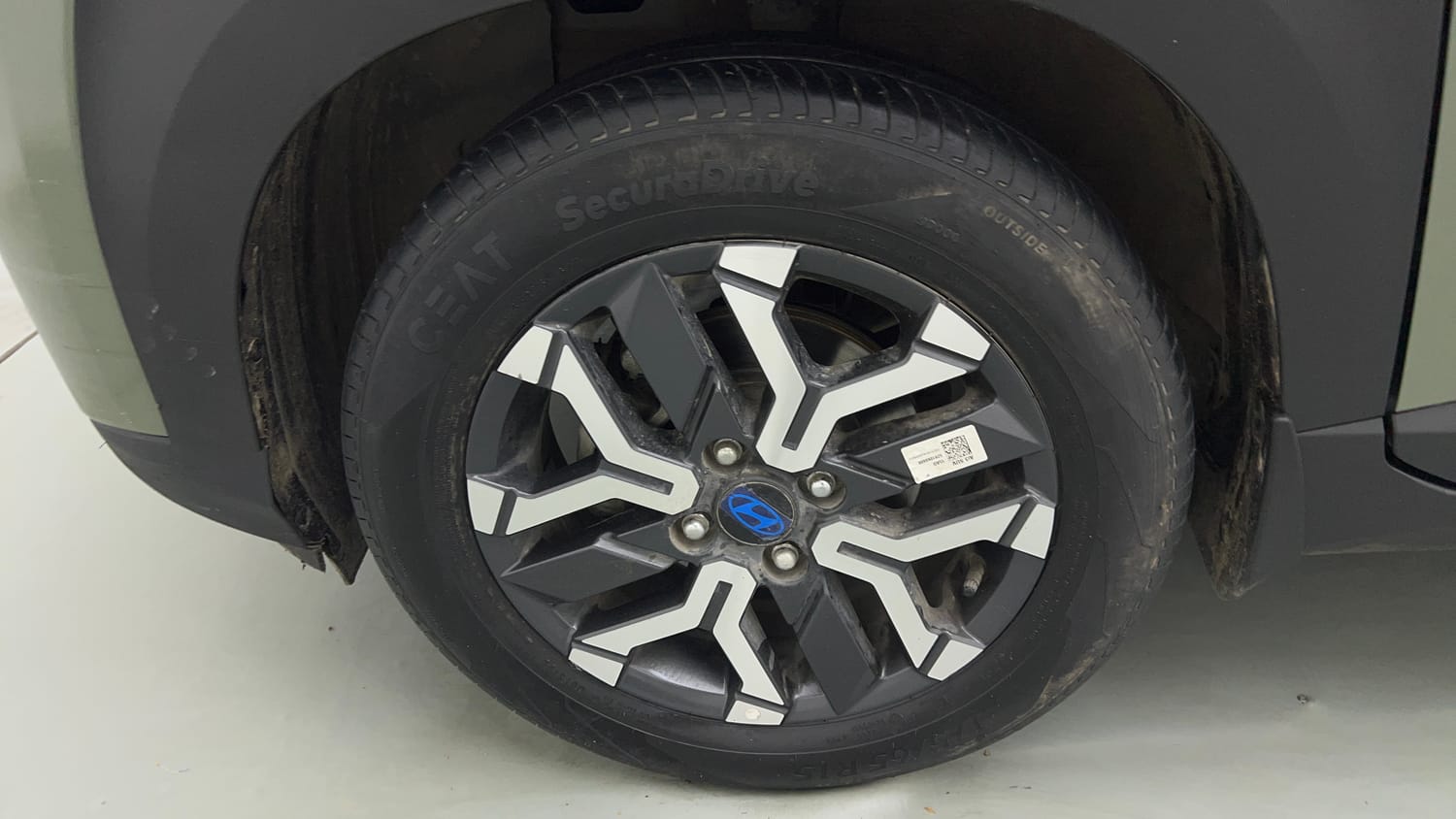 Used 2023 Hyundai Exter SX (O) Connect 1.2 AMT Petrol Automatic tyres LEFT FRONT TYRE RIM VIEW