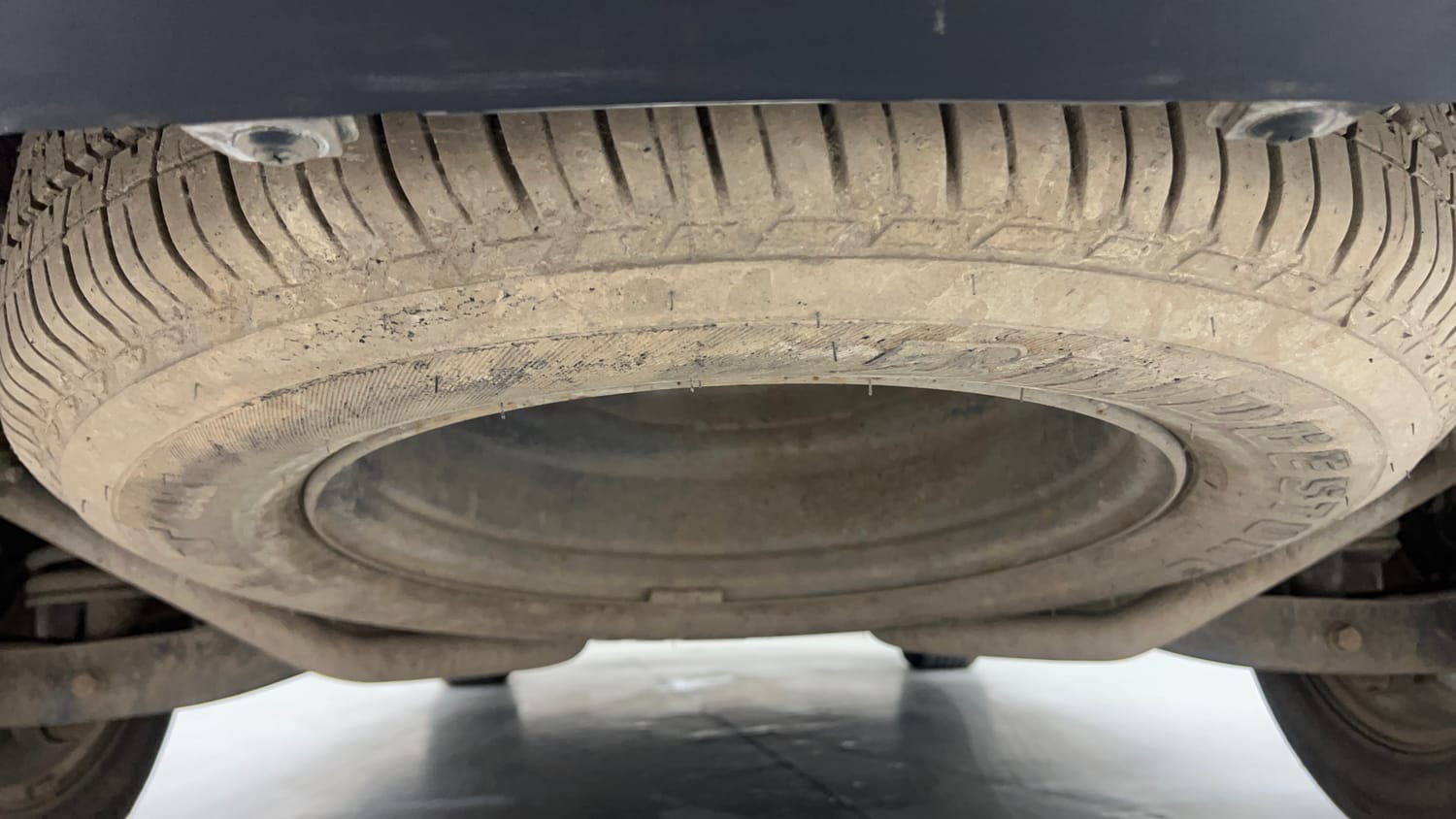 Used 2017 Mahindra XUV500 W10 Diesel Manual tyres SPARE TYRE VIEW