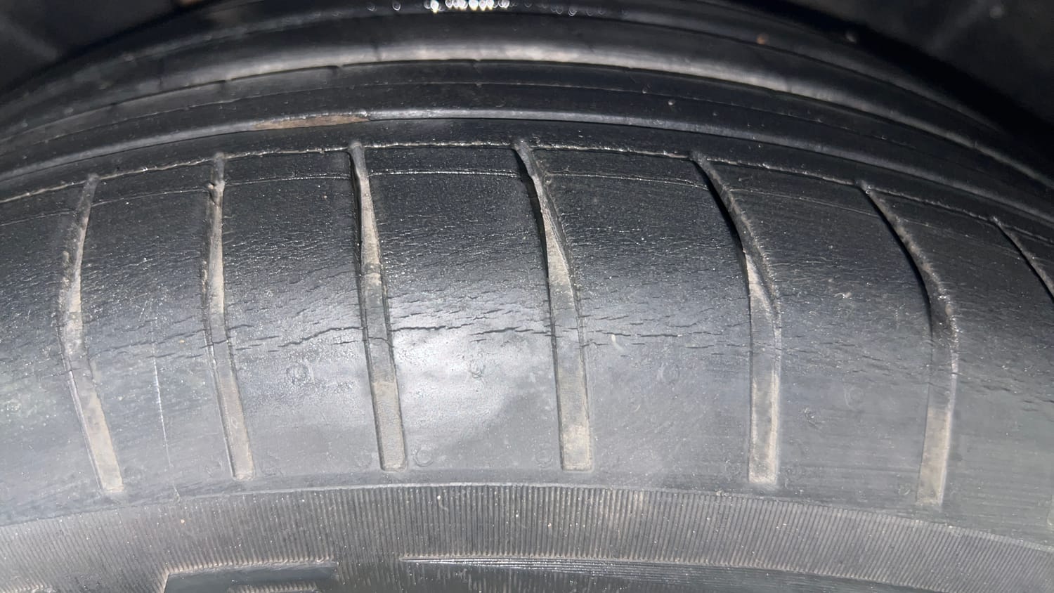 Used 2020 Skoda Superb L&K AT Petrol Automatic tyres RIGHT REAR TYRE TREAD VIEW