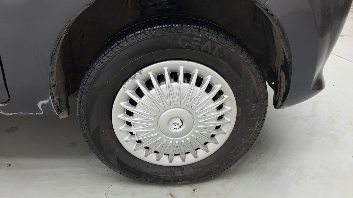 Used 2016 Maruti Suzuki Alto 800 VXi Petrol Manual tyres RIGHT FRONT TYRE RIM VIEW