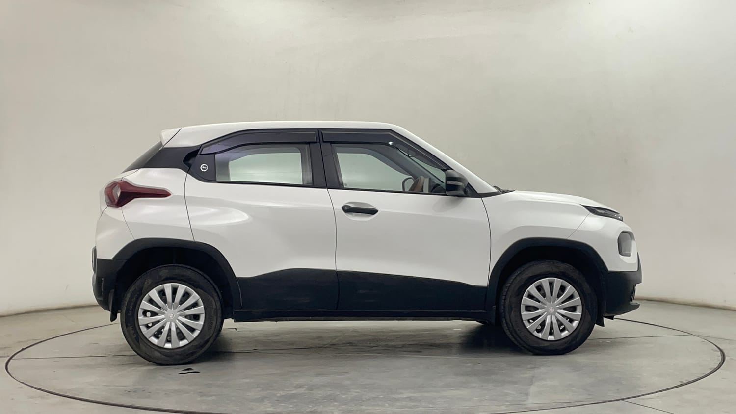 Used 2023 Tata Punch Pure MT Petrol Manual exterior RIGHT SIDE VIEW