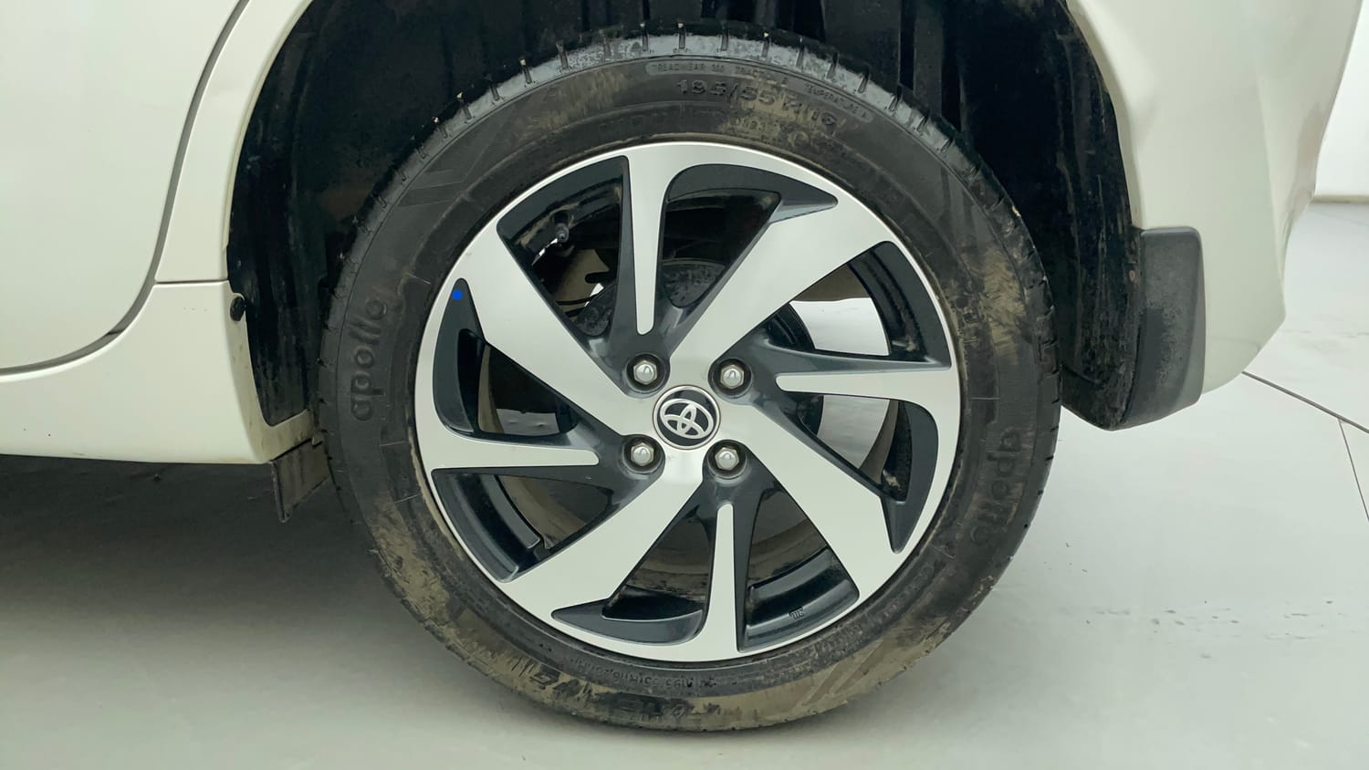 Used 2023 Toyota Glanza V AMT Petrol Automatic tyres LEFT REAR TYRE RIM VIEW