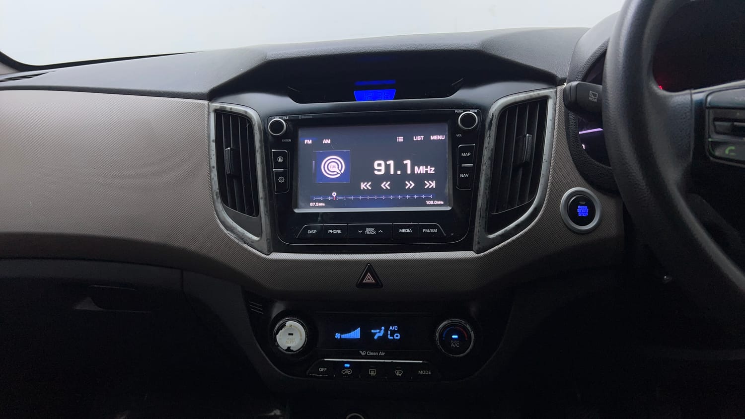 Used 2015 Hyundai Creta 1.6 SX Plus Petrol Petrol Manual top_features Integrated (in-dash) music system