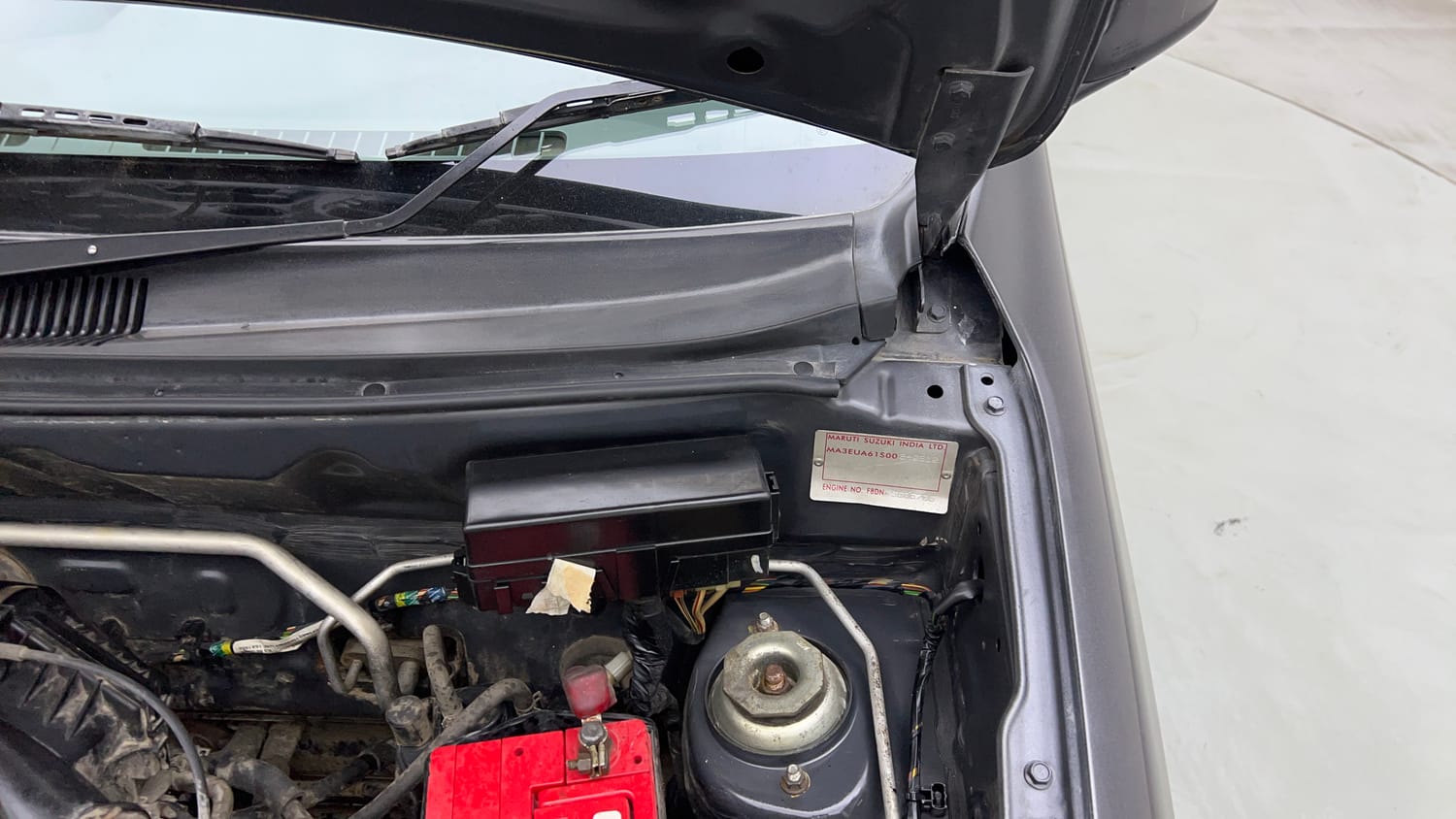 Used 2016 Maruti Suzuki Alto 800 VXi Petrol Manual engine ENGINE LEFT SIDE HINGE & APRON VIEW