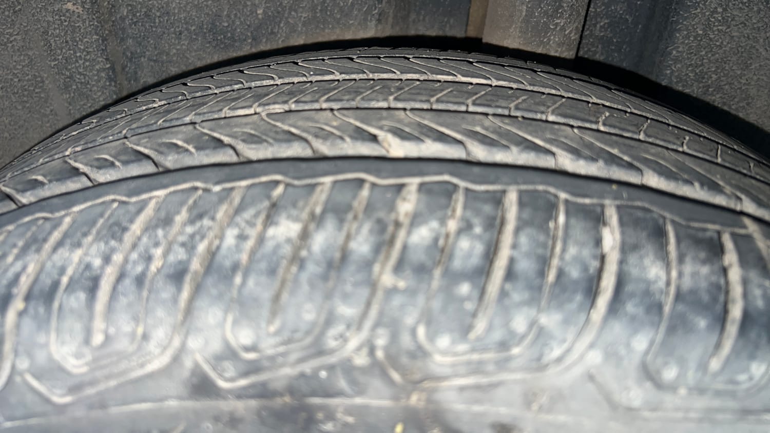 Used 2022 Volkswagen Virtus Topline 1.0 TSI AT Petrol Automatic tyres LEFT REAR TYRE TREAD VIEW