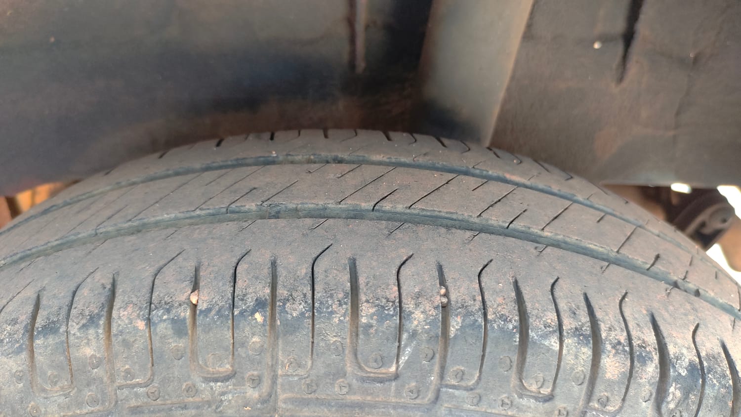 Used 2017 Renault Kwid 1.0 RXT AMT Opt Petrol Automatic tyres LEFT REAR TYRE TREAD VIEW