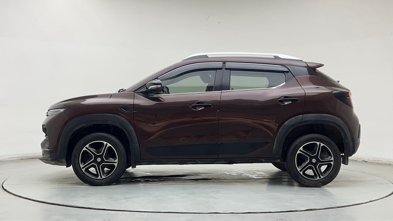 Used 2023 Renault Kiger RXT MT Petrol Manual exterior LEFT SIDE VIEW