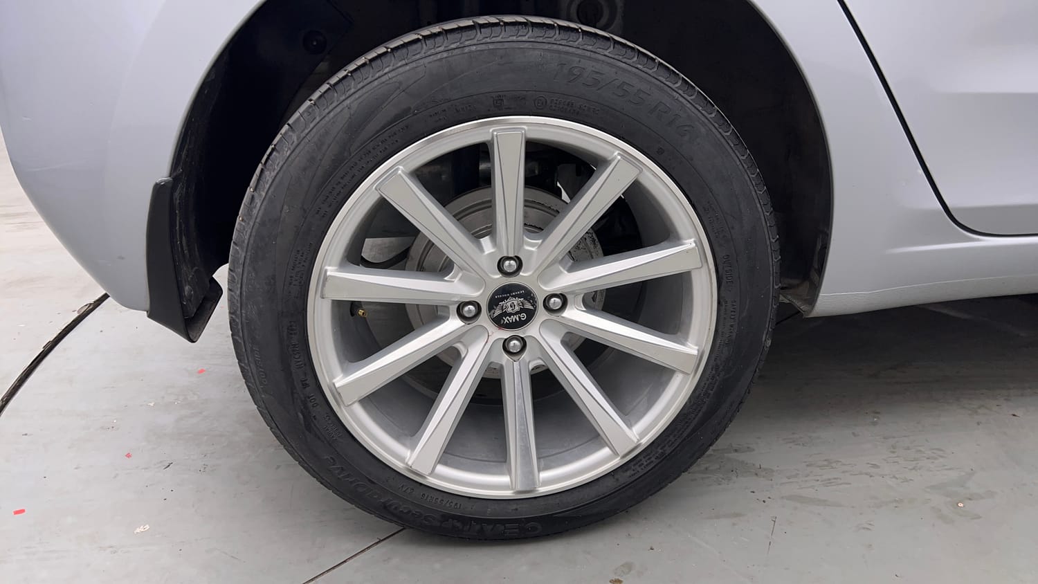 Used 2020 Hyundai Elite i20 Sportz Plus 1.2 Petrol Manual tyres RIGHT REAR TYRE RIM VIEW