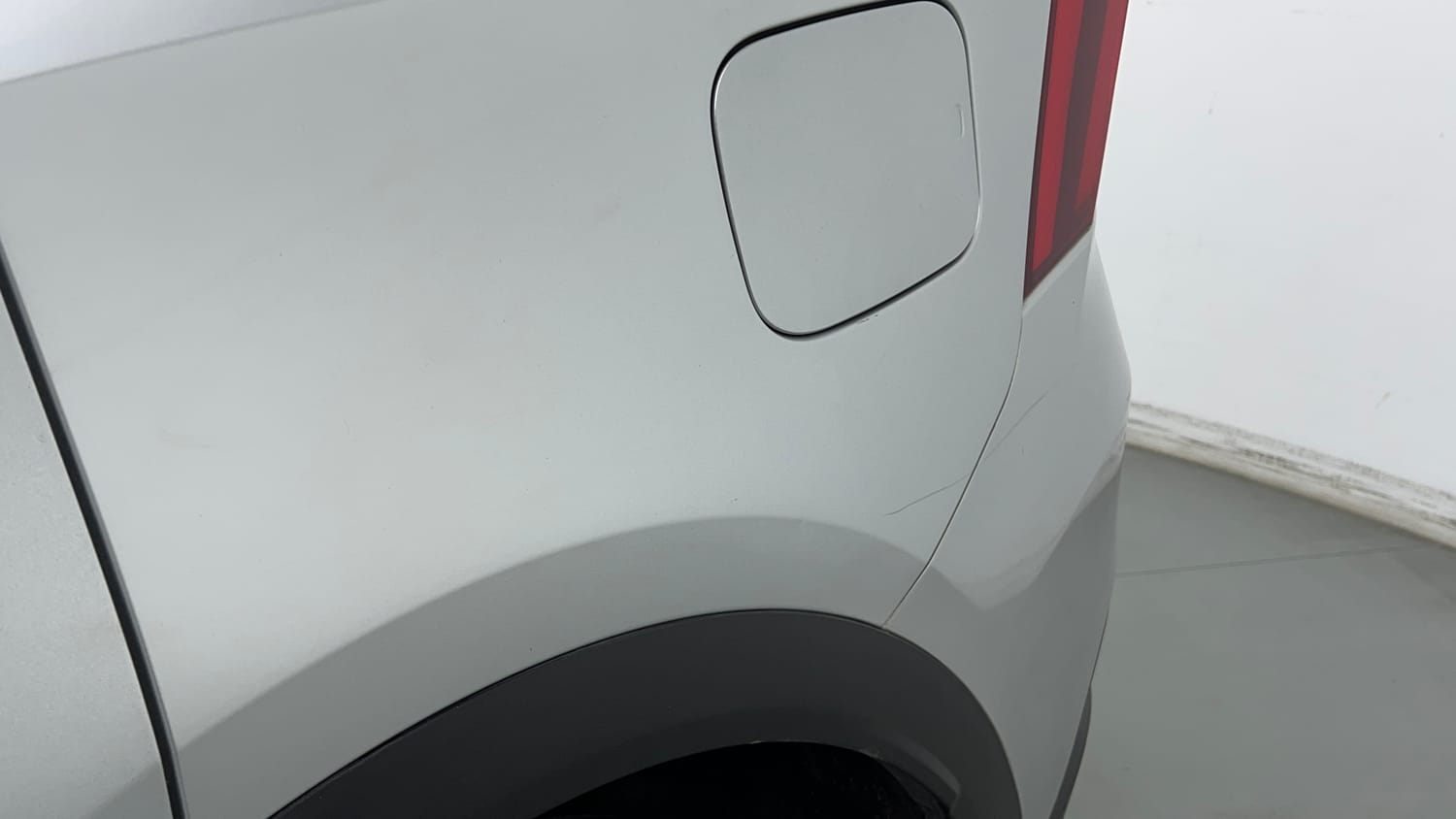 Used 2022 Mahindra XUV700 AX 3 Petrol AT 5 STR Petrol Automatic dents MINOR SCRATCH