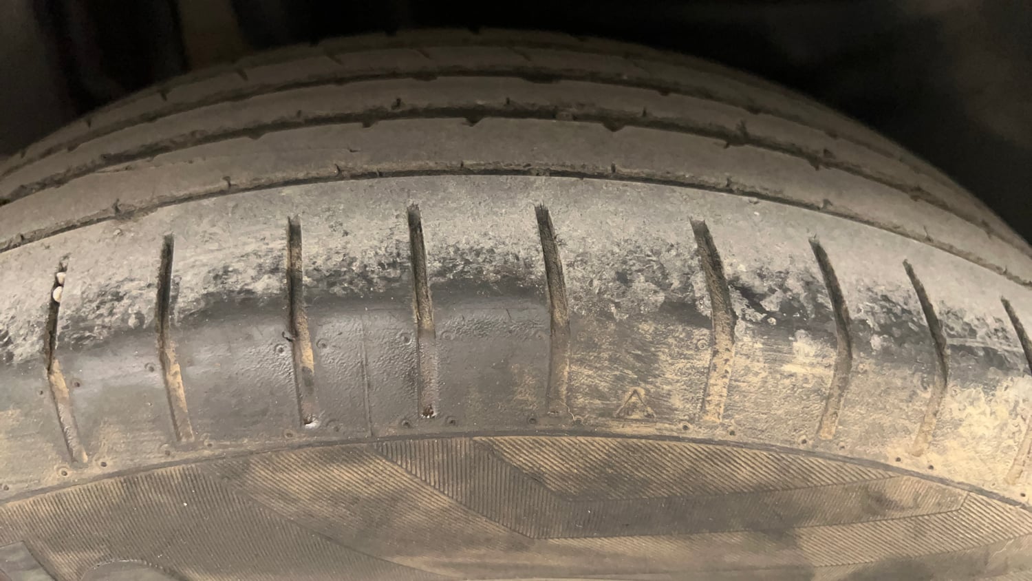Used 2022 Maruti Suzuki Dzire ZXi CNG Cng Manual tyres RIGHT REAR TYRE TREAD VIEW