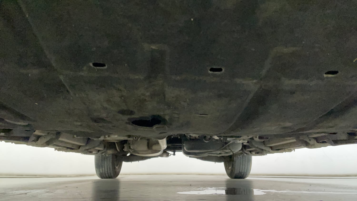 Used 2022 Mahindra XUV700 AX 5 Petrol AT 5 STR Petrol Automatic extra FRONT LEFT UNDERBODY VIEW