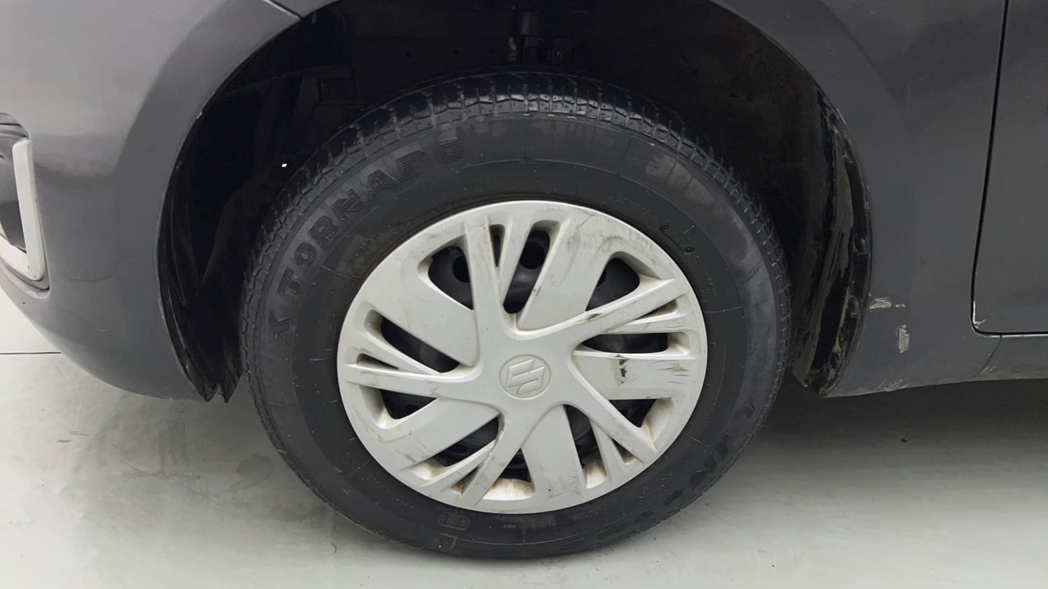 Used 2015 Maruti Suzuki Swift VXi Petrol Manual tyres LEFT FRONT TYRE RIM VIEW