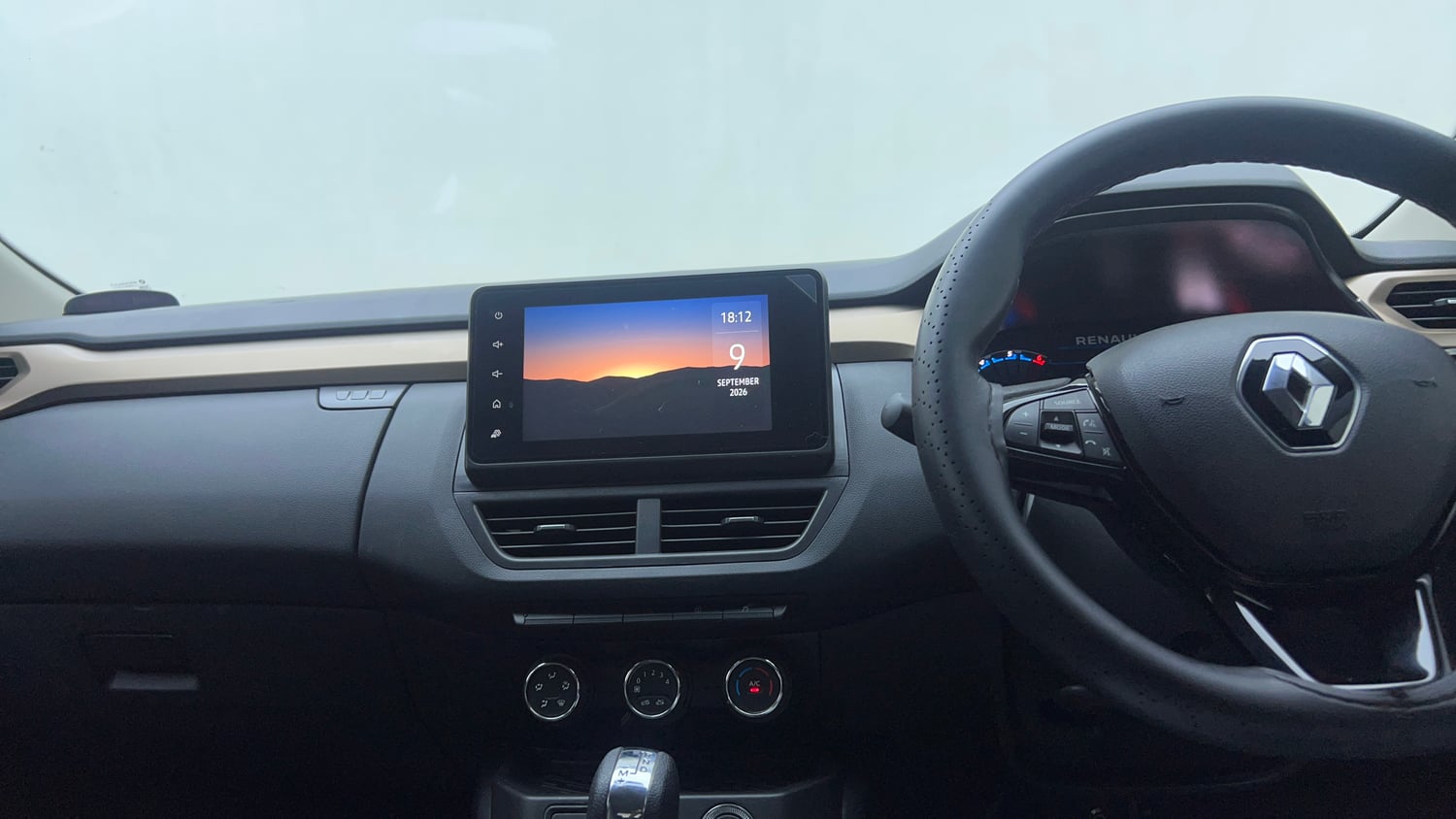 Used 2024 Renault Kiger RXT AMT Petrol Automatic top_features Touch screen infotainment system