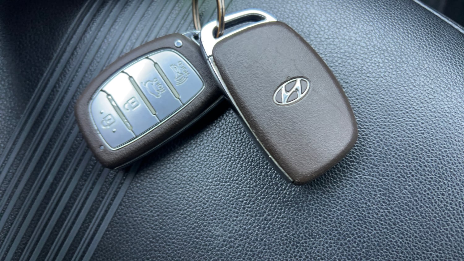 Used 2021 Hyundai New i20 Asta (O) 1.0 Turbo DCT Petrol Automatic extra CAR KEY VIEW
