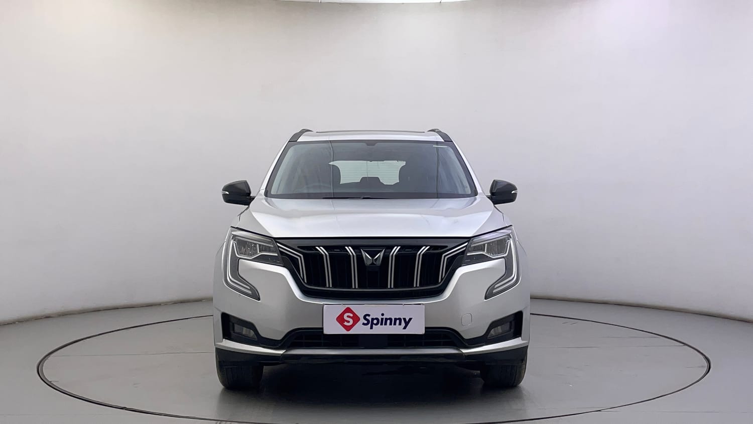 Used 2022 Mahindra XUV700 AX 5 Petrol AT 5 STR Petrol Automatic exterior FRONT VIEW
