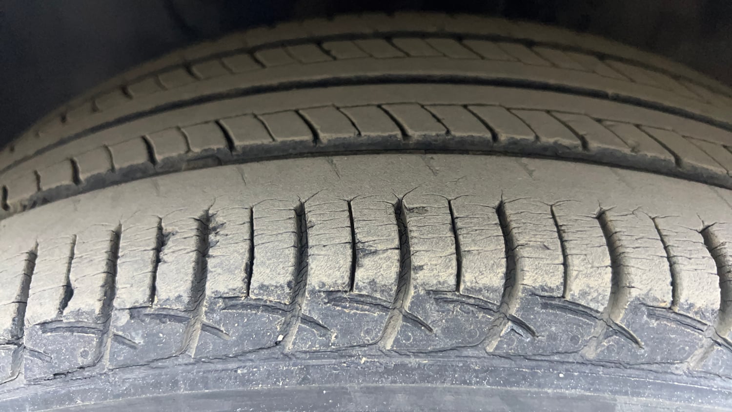 Used 2019 Hyundai Elite i20 Sportz Plus 1.2 Petrol Manual tyres LEFT FRONT TYRE TREAD VIEW