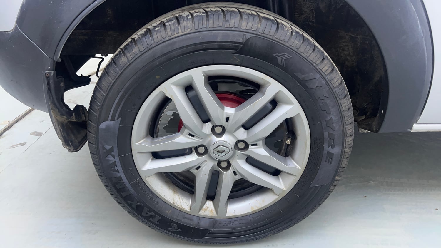 Used 2023 Renault Triber RXZ Petrol Manual tyres RIGHT REAR TYRE RIM VIEW