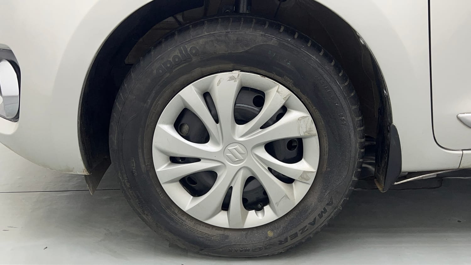 Used 2022 Maruti Suzuki Swift VXi Petrol Manual tyres LEFT FRONT TYRE RIM VIEW