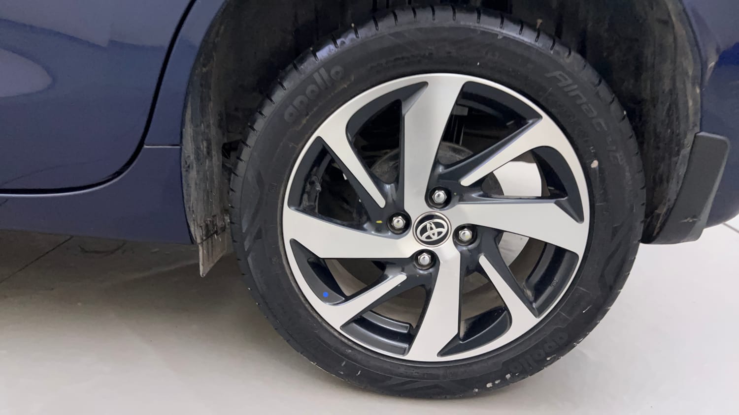 Used 2023 Toyota Glanza V AMT Petrol Automatic tyres LEFT REAR TYRE RIM VIEW